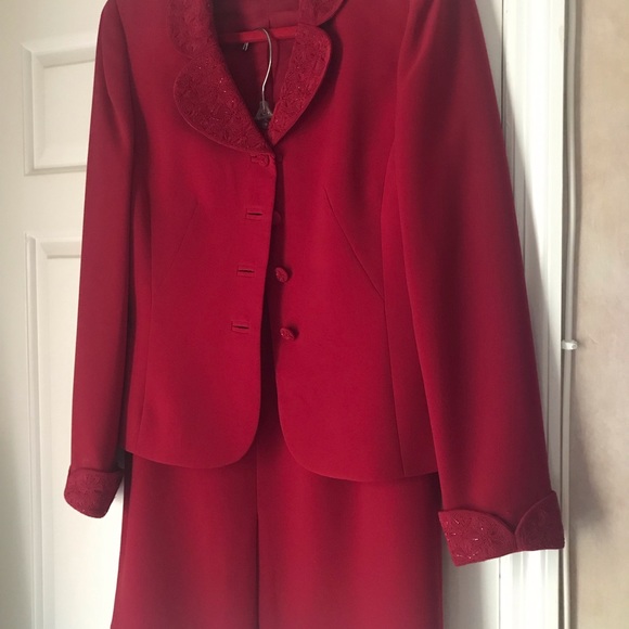 Gorgeous Albert Nipon 2pc Suit - Picture 5 of 6